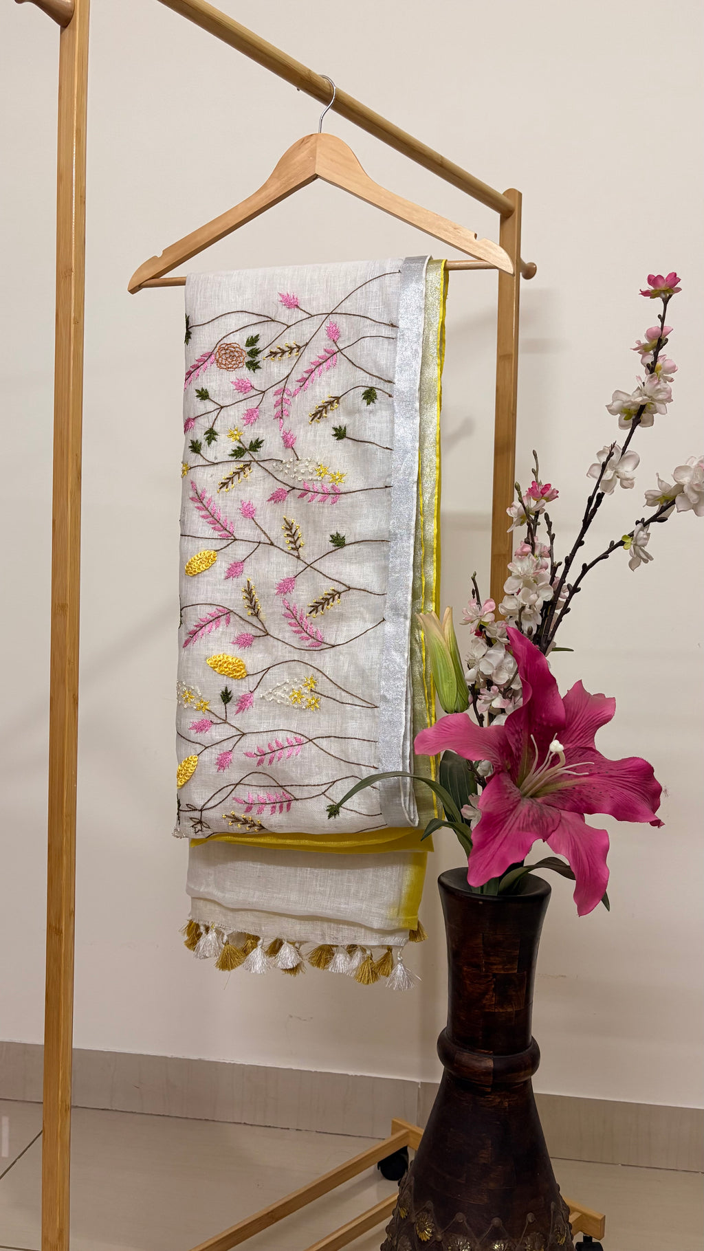 ASHIMAA - Premium Linen Hand Embroidered saree